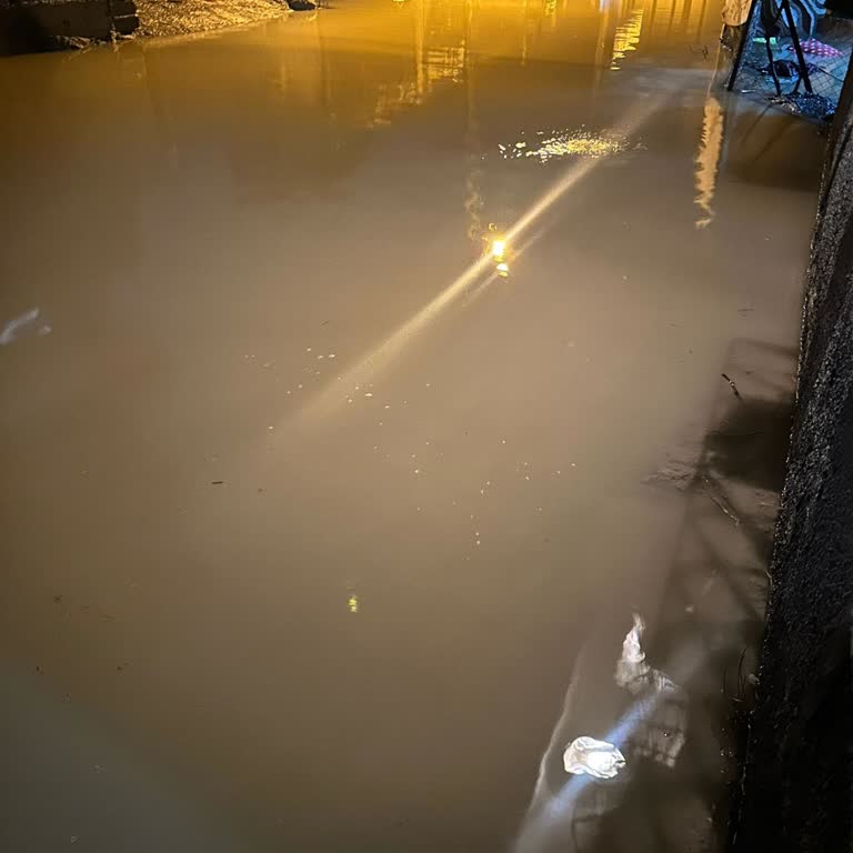 ASKİ’nin Kanalizasyonu Kavaklı Mahallesinde Yağmur Sularını Çekemiyor