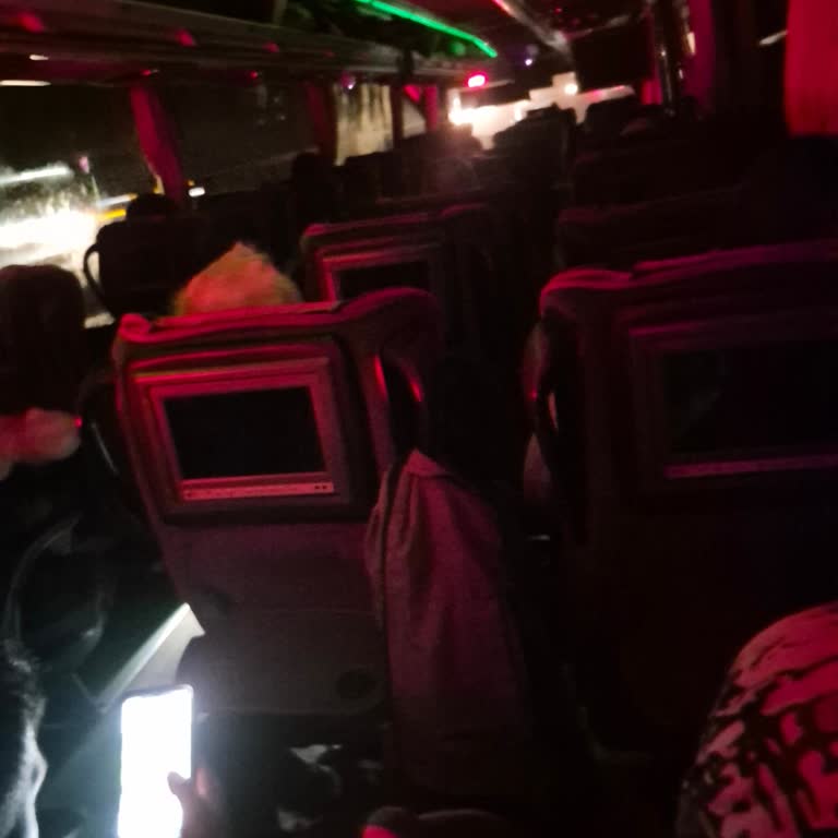 Kırık Koltuk Ve Soğuk Otobüs Şikayeti