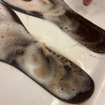 Deri Tabanlık Boyası Çorapları Boyuyor, Üretim Hatası İddiası Ve Değişim Talebi