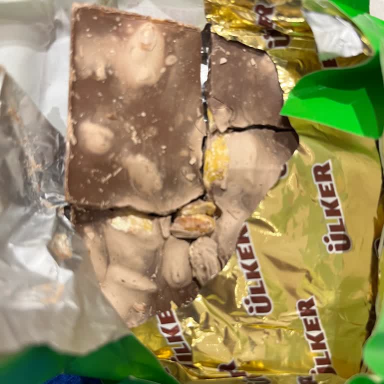 BİM Çikolatası Küflenmiş, Oruçlu Olmam Nedeniyle İade Zorluğu Yaşıyorum