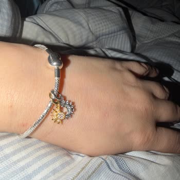 Pandora Bileklik Kısa Sürede Kendiliğinden Düşerek Kayboldu, Mağaza Cevap Vermedi