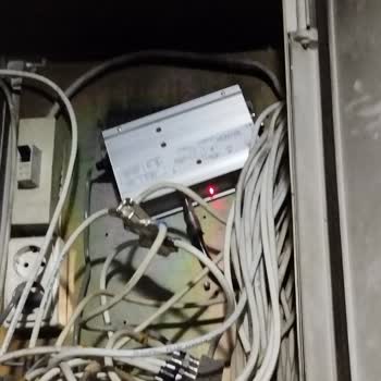 Açık Kablo Dağıtım Kutuları Merdiven Boşluklarında Çocukları Ve Yangını Ciddi Tehdit Ediyor