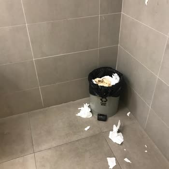 Antalya Şehir Hastanesinde Tuvalet Ve Koridor Hijyen Sorunu