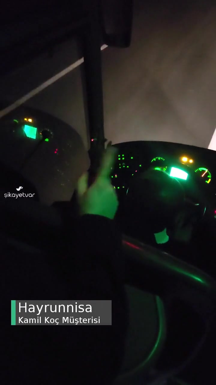 Kamil Koç Şoför Yolculuk Boyunca Sigara İçiyor! videonun kapak resmi