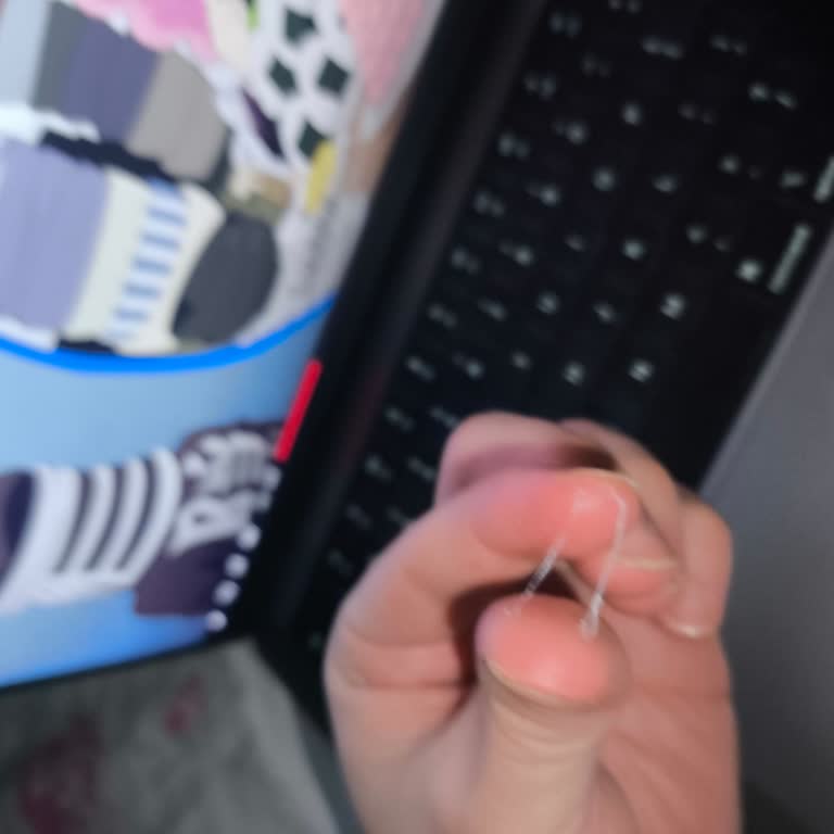 Sensodyne Tam Koruma Beyazlatıcı Diş Macununda Beyaz Sümüksü Parçacık Sorunu