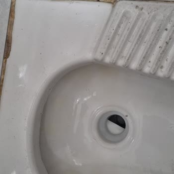 Migros Mecidiyeköy Şubesinde Erkek Tuvaletinde Su Kaçağı, İsrafı Ve Çalışanların Saygısız Tutumu