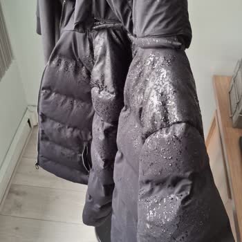 Yanıltıcı Su Geçirmez İddiası Ve Mağazanın İlgisiz Tutumu