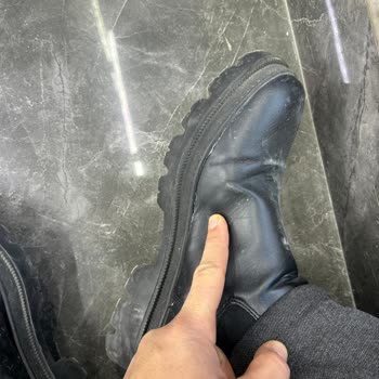 Yeni Alınan Ayakkabı Su Geçiriyor Ve Patlamış, Mağaza Kullanıcı Hatası Deyip İade Ediyor