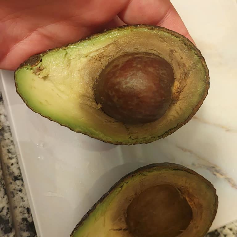 Maltepe Piazza Avm Macrocenter’da 'Yemeye Hazır' Avokadonun Çürük Çıkması
