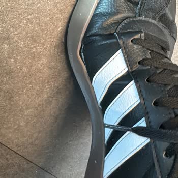 5500 TL'lik Adidas Ayakkabım 1 Yıl İçinde Ön Ve Yanlardan Açıldı