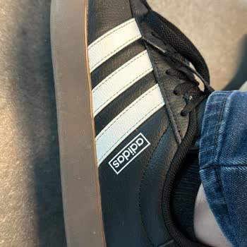 5500 TL'lik Adidas Ayakkabım 1 Yıl İçinde Ön Ve Yanlardan Açıldı