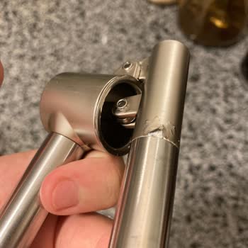 IKEA Sarımsak Ezicinin Kaplaması 9 Ayda Soyuldu, Sağlık Riski Oluşturdu