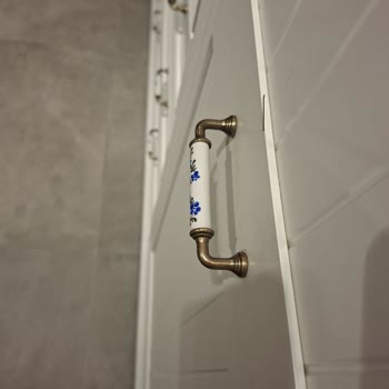 Teslim Edilen Dolap Kulpları Kararmış, Ücretsiz Değişim Talebi