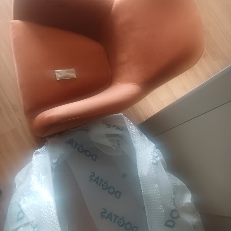 Berjer Parçası Eksik, TV Ünitesi Uzun Süre Bekliyor Ve Müşteri Hizmetlerinden Yanıt Gelmemesi