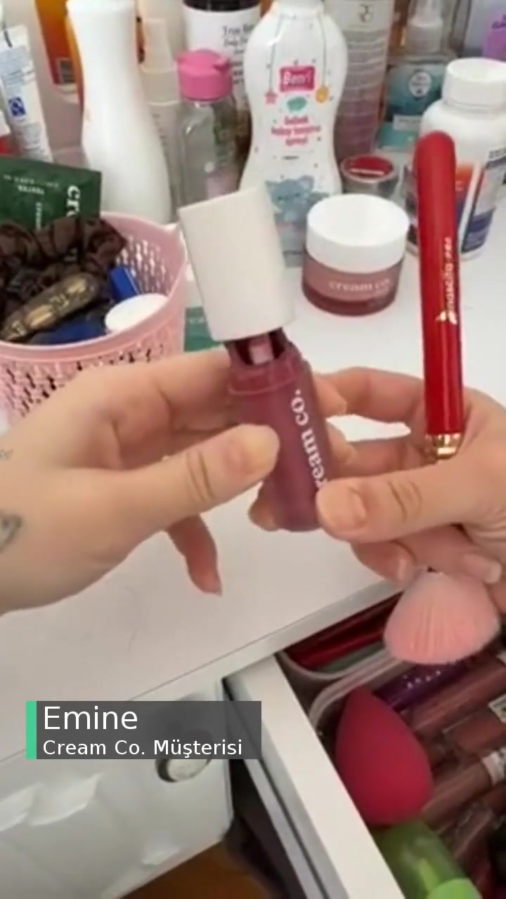 Cream Co. Allık Aldığımız Günden Beri Sızıntı Yapıyor, Şişesinin Camı Patladı! videonun kapak resmi