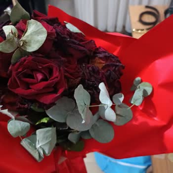 Özel Günümüzü Mahveden Eksik Ve Özensiz Çiçek