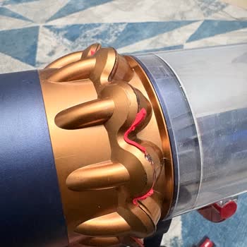 Dyson Gen5 Süpürgenin Silikon Parçalarının Kısa Sürede Soyulması Ve Değişim Talebi