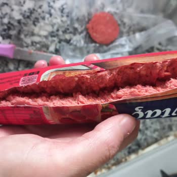 A101 Aytaç Beton Piliç Sucuğunun Şişmesi Ve Güven Kaybı