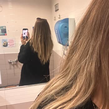 Yasemin Üney Kuaför Düz Kesim Bile Yapamadılar!