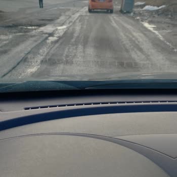 Etimesgut 2687. Sokakta Çukur Yol Güvenliğini Tehlikeye Atıyor