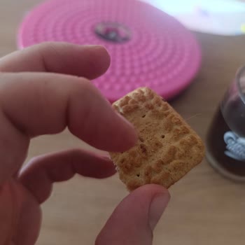 Eti Burçak Bisküvi İçinde Kıl Benzeri Cisim