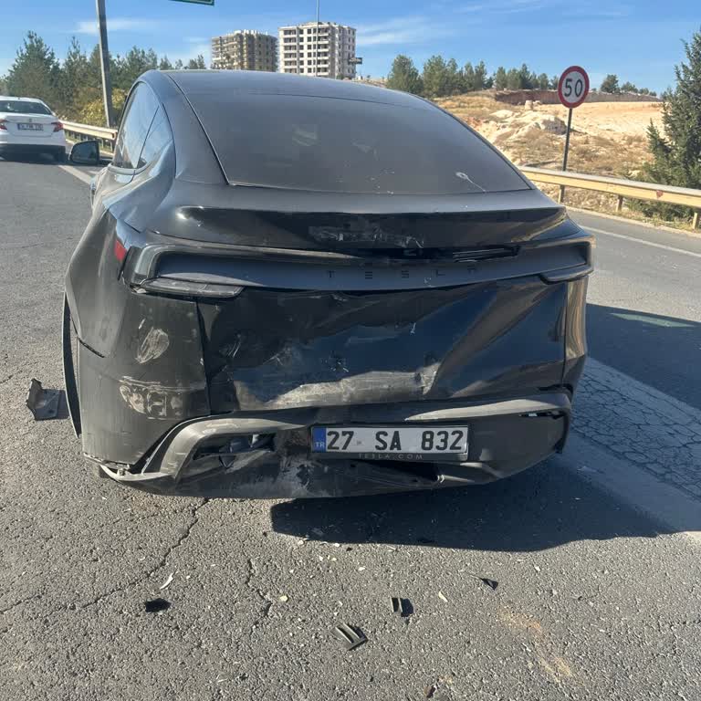 Tesla Yetkili Servisinde Uzun Parça Bekleme Süresi Ve Şeffaflık Eksikliği