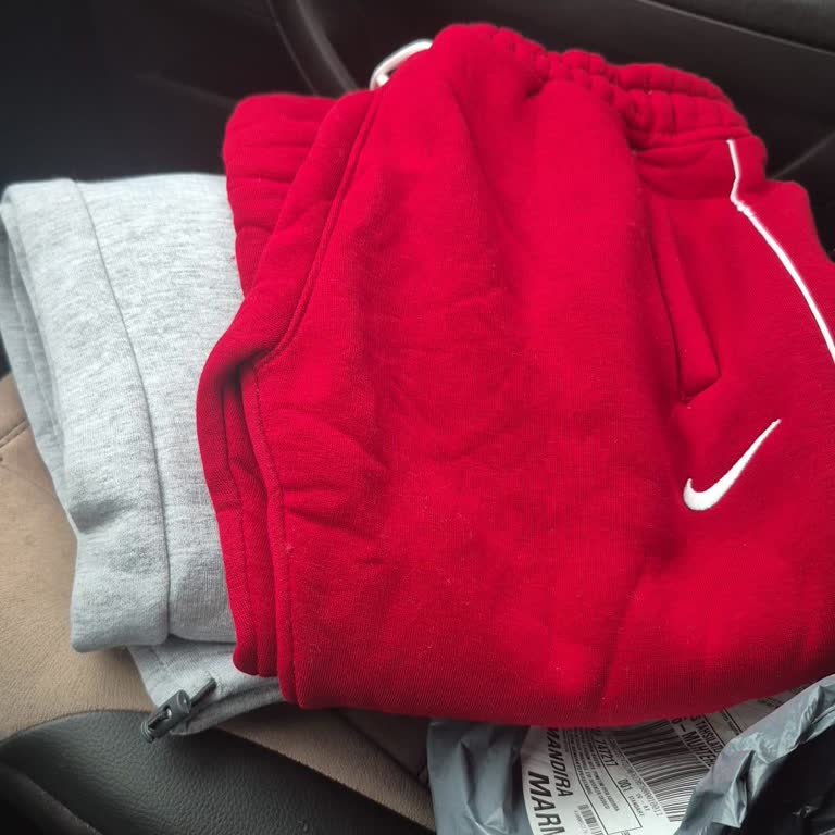 @papeluxury Montlar Yerine Eşofman Altı Gönderildi, Cevap Almıyoruz