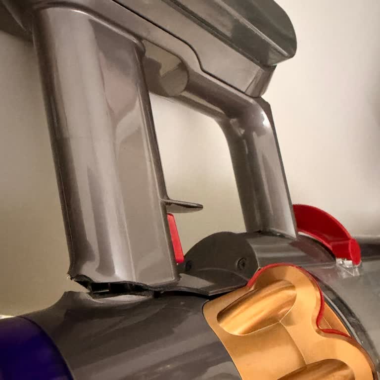Dyson V15 Ana Gövde Kırılması Ve Yetersiz Müşteri Desteği