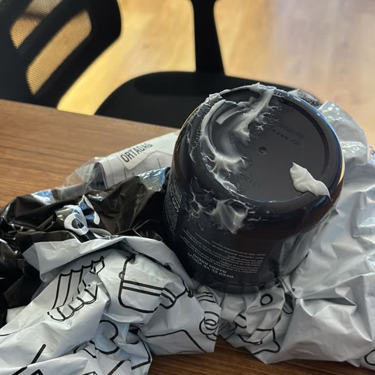 Kırık Ve Hasarlı Vücut Kremi Teslim Edildi, Müşteri Hizmetlerinden Yanıt Gelmedi