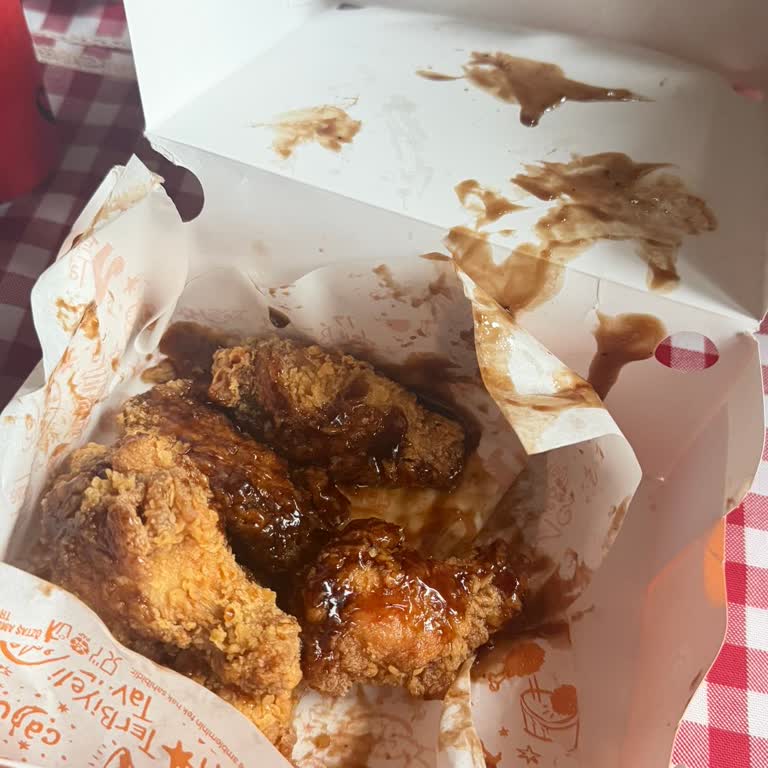 Popeyes Siparişinde Patates Eksik Ve Tavuk Görselle Uyuşmuyor