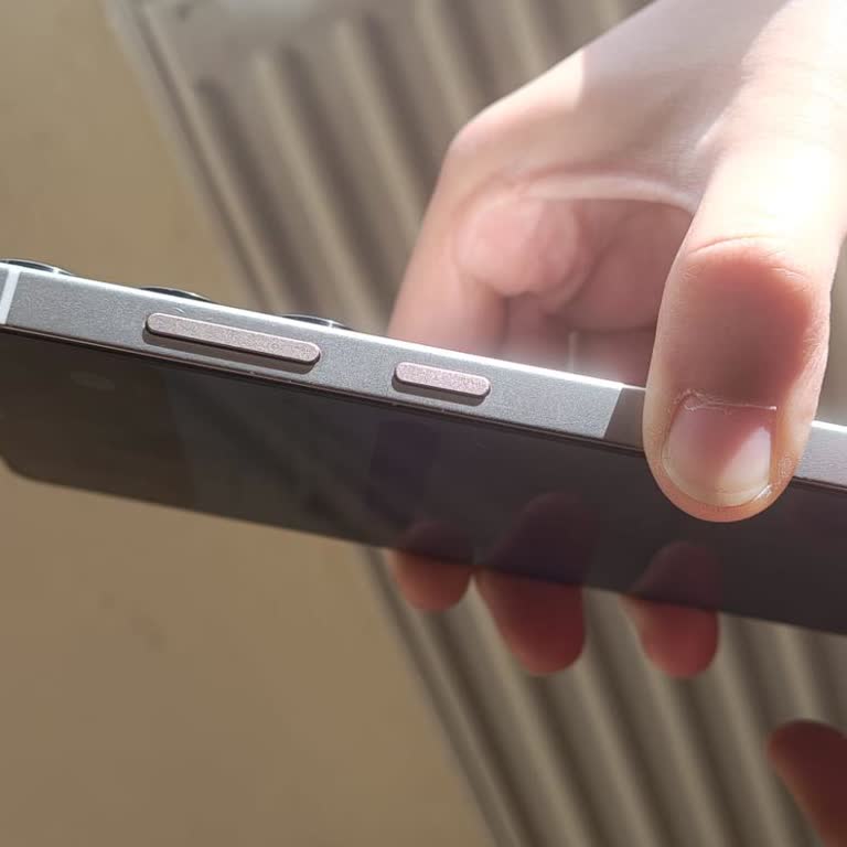 Yan Tuşlardaki Pembeleşme Sorunu Nedeniyle Samsung S25 Ultra İçin Bire Bir Değişim Talebi