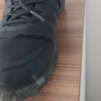 Ayakkabıda Hızlı Yırtılma Ve Mağaza İlgisizliği