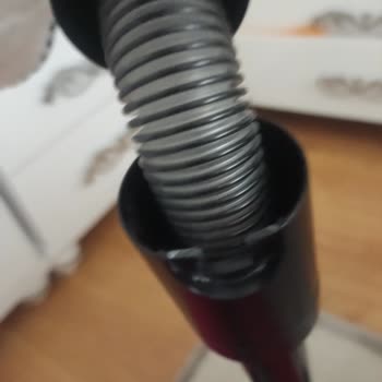 15 Gün İçinde Katlanma Mekanizması Kırılan Ve Bataryası Yerleşmeyen Dik Süpürge Ayıplı