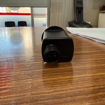 Lucia Yılbaşı Ağacı Kısa Sürede Işıkları Çalışmaz Hale Geldi Ve Yedek Parça Temini Reddedildi