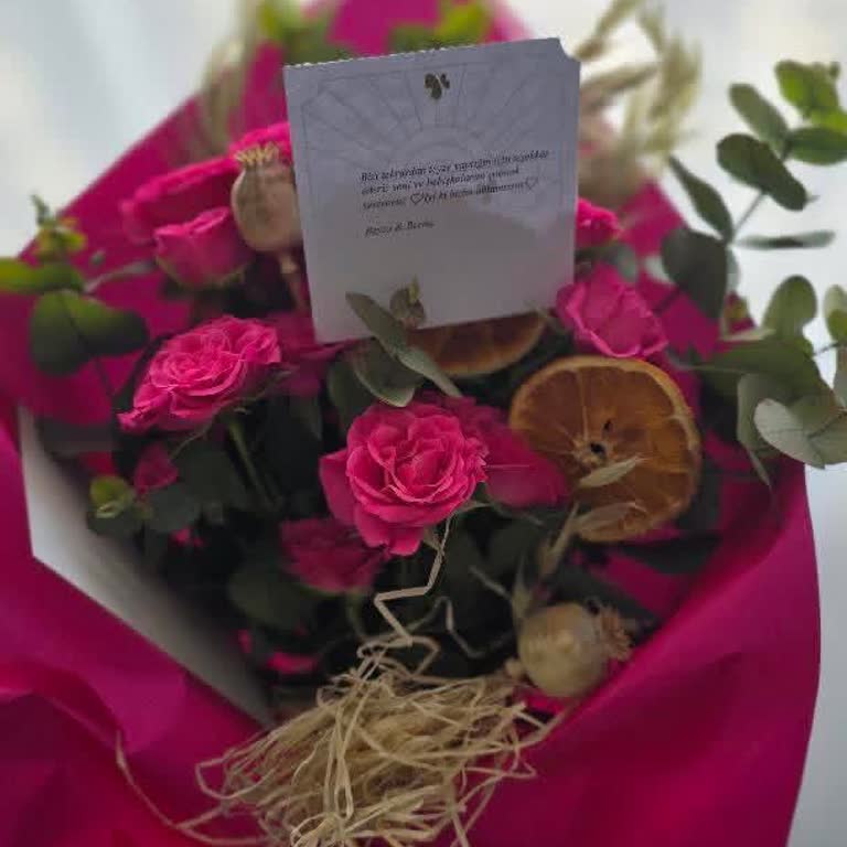 Sipariş Edilen Çiçek Buketi Görsellerle Uyuşmuyor Ve Az Çiçekli