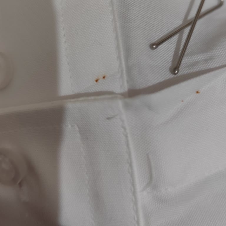 Kolunda Pas Lekesi Olan Gömlek İçin Değişim Veya İade Talebi