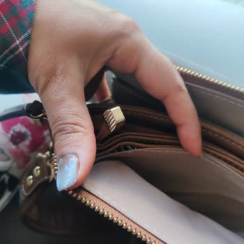 Derimod Çantamda Dikiş Hatası Ve Deri Pürüzlülüğü Nedeniyle Değişim Talebi