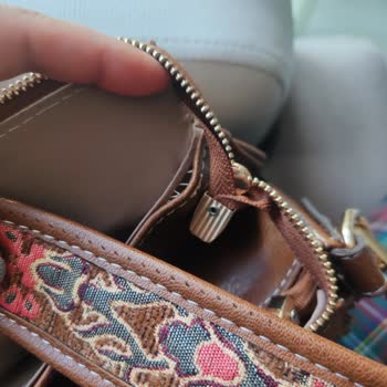 Derimod Çantamda Dikiş Hatası Ve Deri Pürüzlülüğü Nedeniyle Değişim Talebi