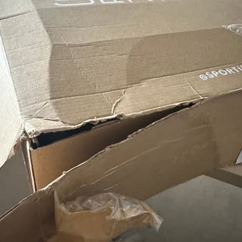 Kırık Ve Açılmış Kargo Kutusu Sportinn Ve Kolay Gelsin'den Mağduriyet