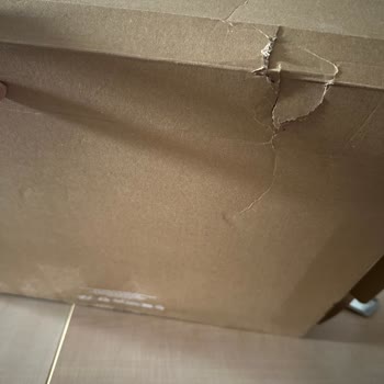 Kırık Ve Açılmış Kargo Kutusu Sportinn Ve Kolay Gelsin'den Mağduriyet