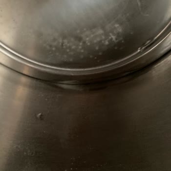 Karaca Züccaciye Tabanında Pası Andıran Lekeler Oluştu