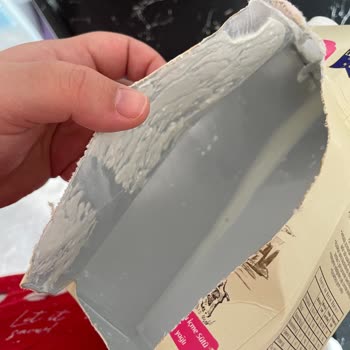 Son Kullanma Tarihi Geçmemiş Sütte Peynir Parçaları