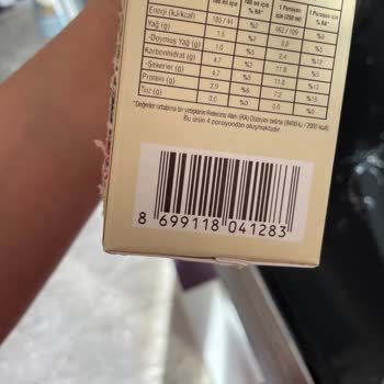 Son Kullanma Tarihi Geçmemiş Sütte Peynir Parçaları