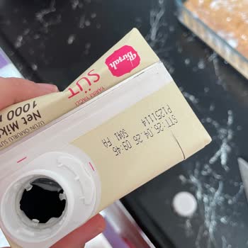 Son Kullanma Tarihi Geçmemiş Sütte Peynir Parçaları