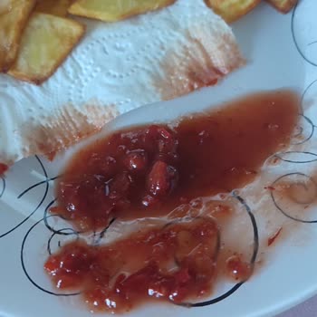 Bozulmuş Acı Biber Sosu Sağlık Riski Yaratıyor Ve İade Talebi