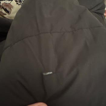 Ayıplı Montta Yırtık Olmasına Rağmen Mağaza Çalışanları Yardım Etmedi