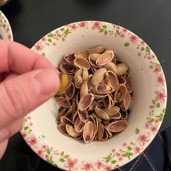 Metro Market Mersin Şubesinde Bayat Ve Yanlış Renkli Antep Fıstığı