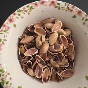 Metro Market Mersin Şubesinde Bayat Ve Yanlış Renkli Antep Fıstığı