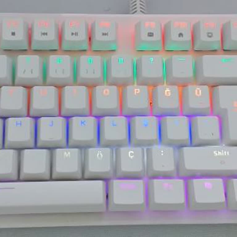 İki Hafta Bekledikten Sonra Teknik Servis Yüzeysel Onarımla Aynı Arızalı Klavyeyi Geri Gönderdi