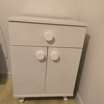 Şifonyerin Arka Suntası Eksik, Müşteri Hizmetleri Yardımsız